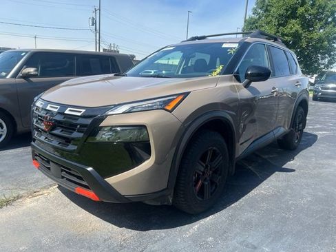 Used 2025 Nissan Rogue SV AWD/4WD image 1