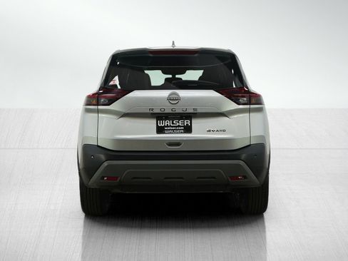 Used 2023 Nissan Rogue SV image 4