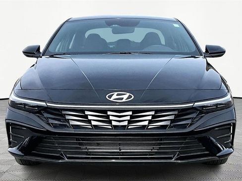 Used 2025 Hyundai Elantra Sport image 3