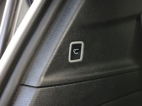 Used 2025 Chrysler Pacifica Select FWD image 30