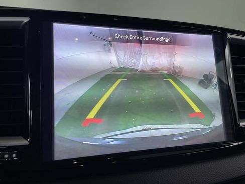 Used 2023 Chrysler Pacifica Touring-L FWD image 16