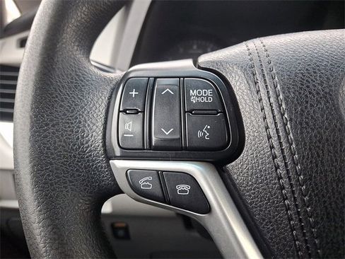 Used 2017 Toyota Sienna LE image 21