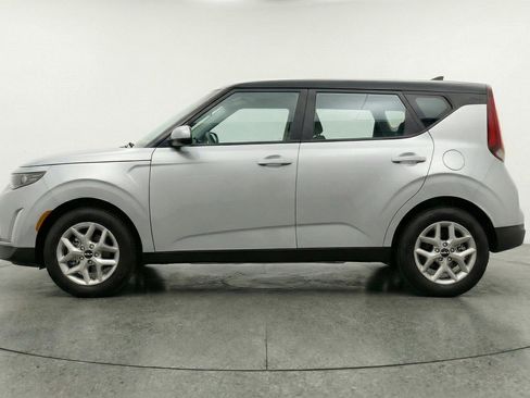 Used 2025 Kia Soul LX w/ LX Technology Package FWD image 4