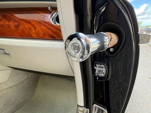 Used 2016 Rolls-Royce Dawn image 29