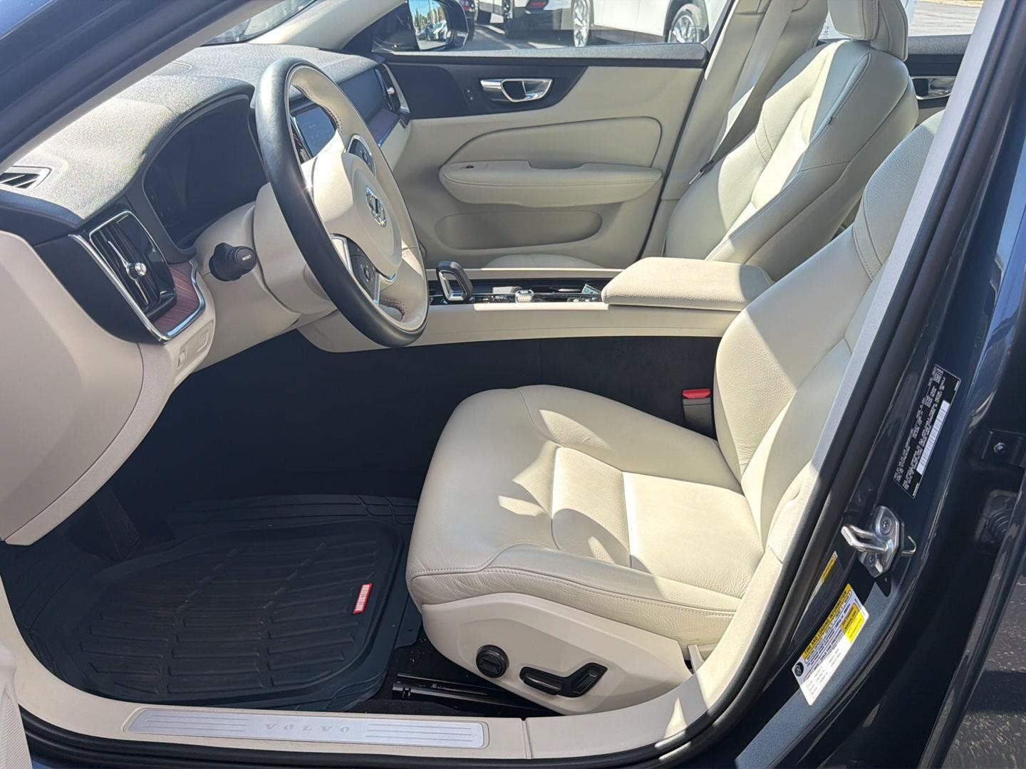 Used 2022 Volvo S60 B5 Momentum w/ Premium Package AWD/4WD image 5