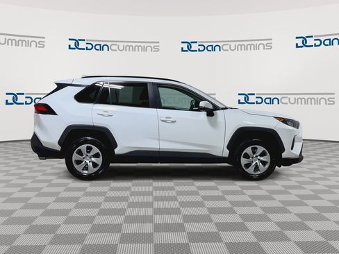 Used 2019 Toyota RAV4 LE FWD image 9