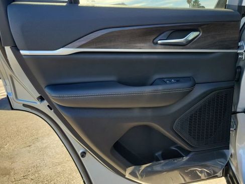 New 2025 Jeep Grand Cherokee Limited image 13