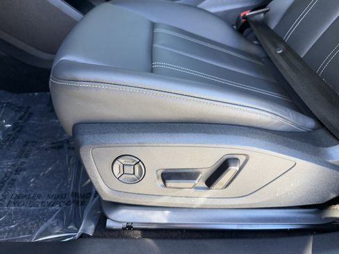 Used 2024 Audi Q4 e-tron Premium image 28