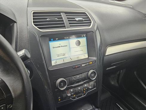 Used 2019 Ford Explorer XLT w/ Equipment Group 201A FWD image 15