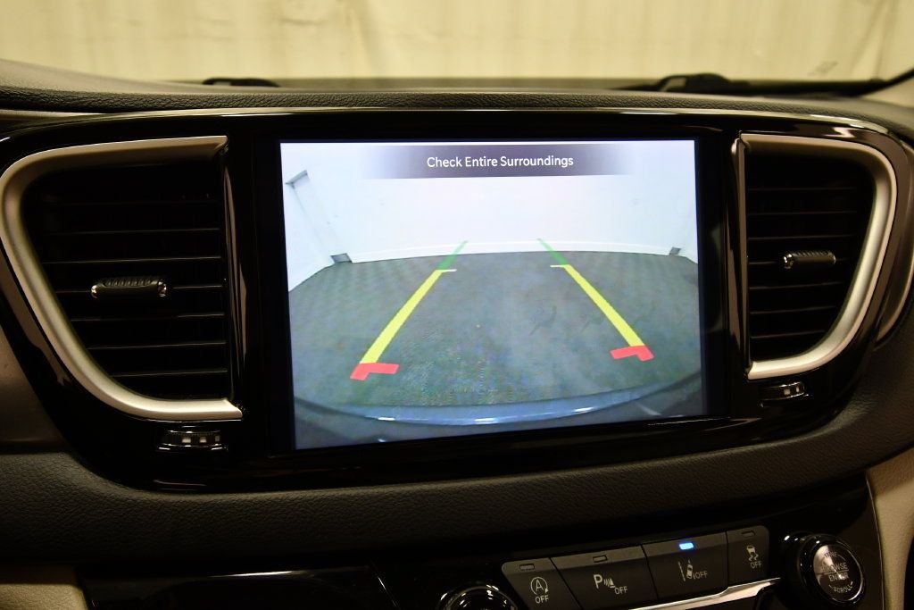 Used 2021 Chrysler Pacifica Touring-L FWD image 24