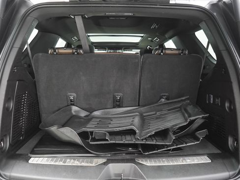 Used 2025 GMC Yukon Denali Ultimate AWD/4WD image 9