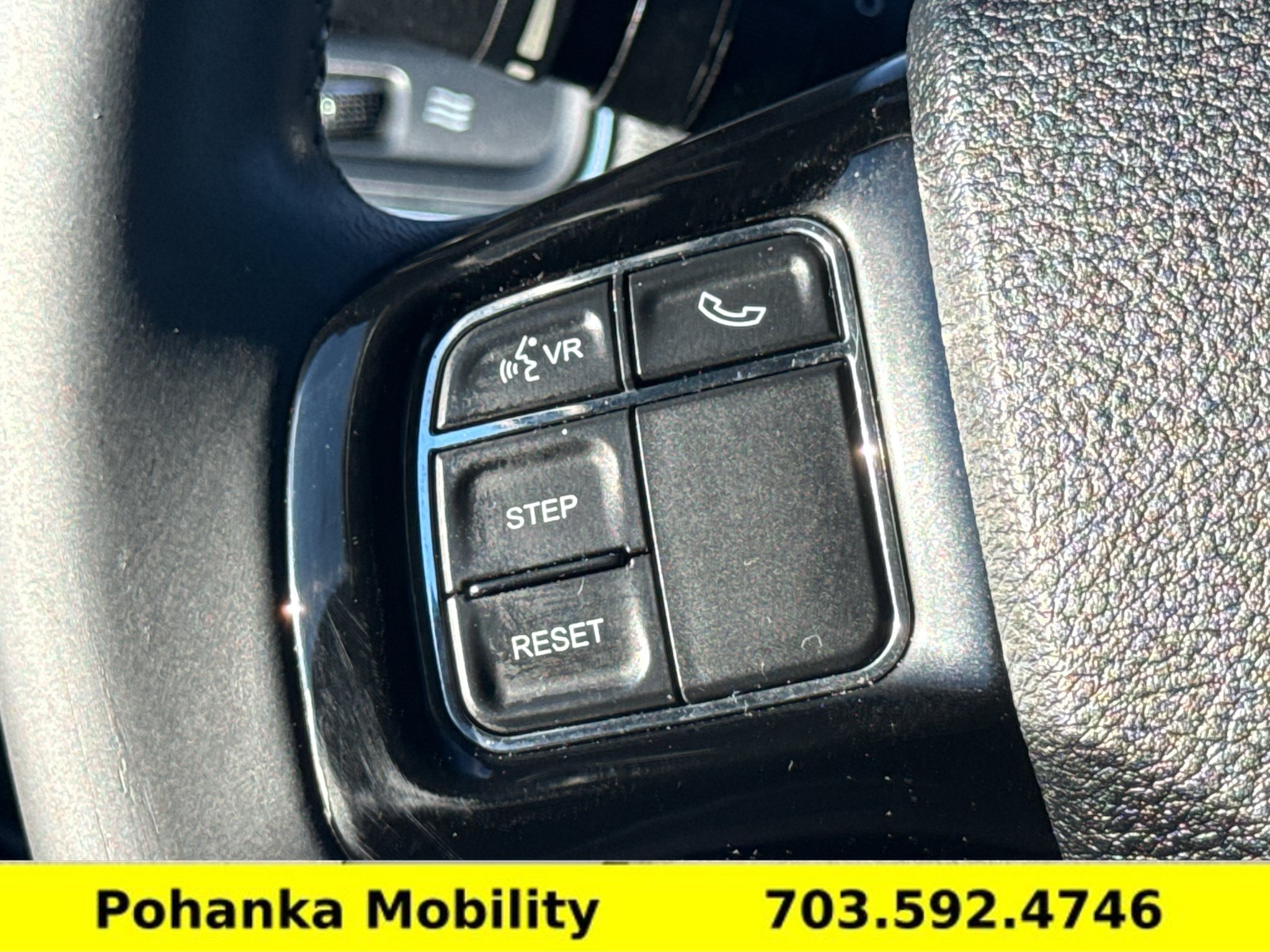 Used 2017 Dodge Grand Caravan SXT FWD image 17