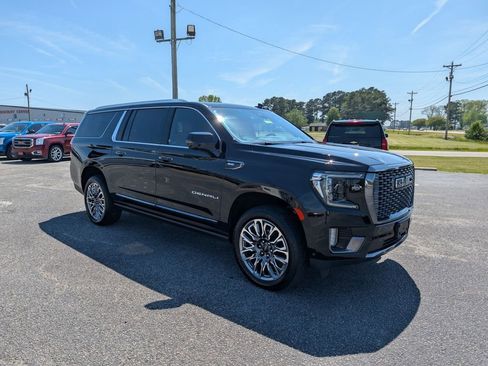 Used 2024 GMC Yukon XL Denali Ultimate image 3