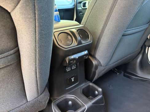 Used 2025 Jeep Wrangler Unlimited Sahara AWD/4WD image 22