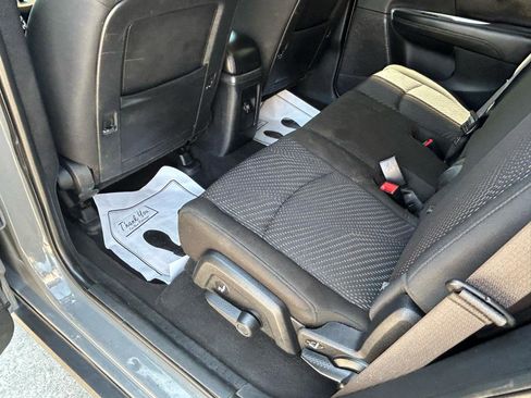 Used 2020 Dodge Journey SE w/ SE Popular Equipment Group FWD image 9
