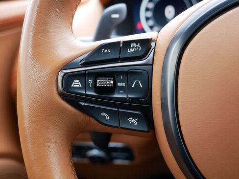 Used 2022 Aston Martin DBX image 31