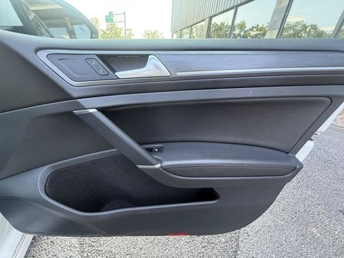 Used 2019 Volkswagen e-Golf SEL Premium FWD image 18