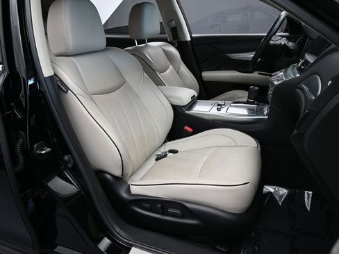 Used 2019 INFINITI Q70 L 3.7 image 52