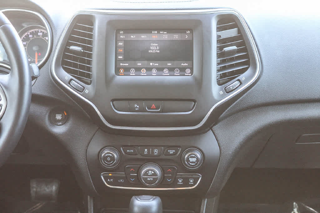 Used 2019 Jeep Cherokee Latitude Plus w/ Comfort/Convenience Group AWD/4WD image 13