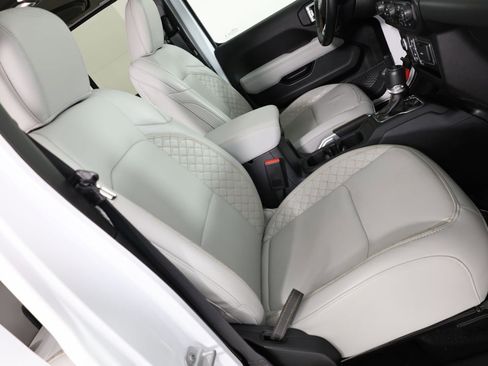 Used 2022 Jeep Wrangler Unlimited Sahara image 35