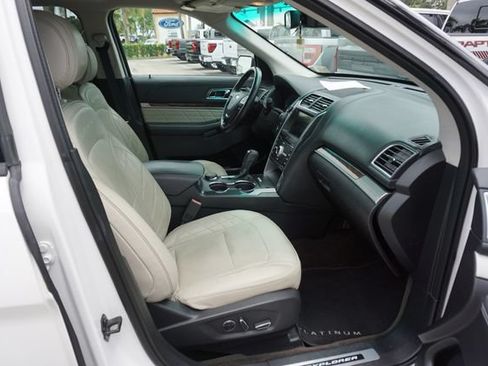 Used 2016 Ford Explorer Platinum AWD/4WD image 3