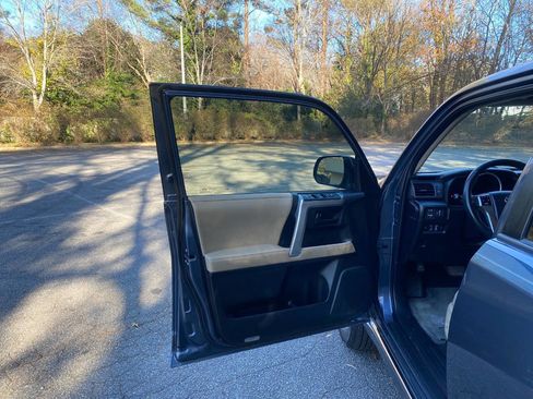 Used 2012 Toyota 4Runner Limited image 9