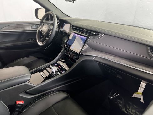 Used 2023 Jeep Grand Cherokee Overland w/ Luxury Tech Group IV image 29