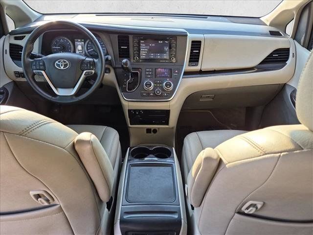 Used 2019 Toyota Sienna XLE Premium FWD image 18