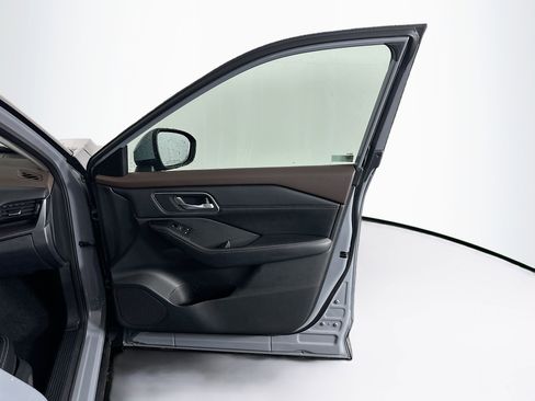 Used 2021 Nissan Rogue SL w/ Premium Package image 34