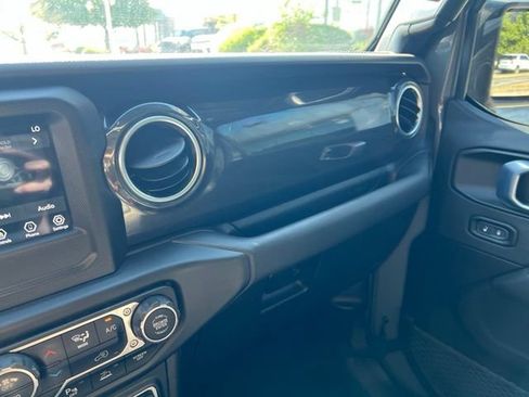 Used 2021 Jeep Wrangler Unlimited Sahara AWD/4WD image 18