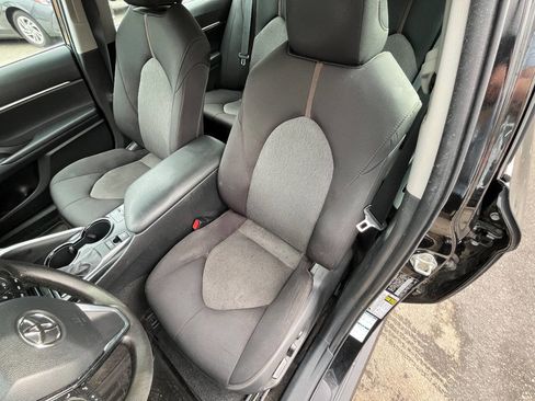 Used 2020 Toyota Camry LE w/ Cold Weather Package image 9