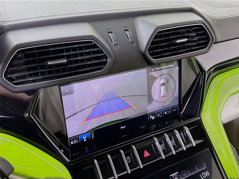 Used 2022 Lamborghini Urus image 20