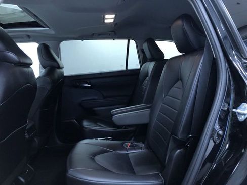 Used 2022 Toyota Highlander XLE image 20