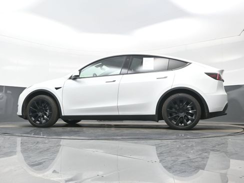 Used 2021 Tesla Model Y 2WD image 26