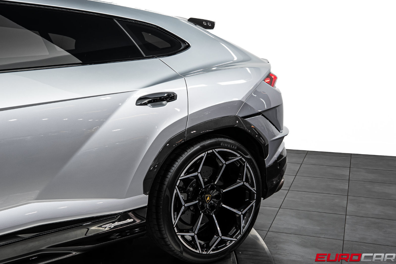 Used 2024 Lamborghini Urus Performante AWD/4WD image 21