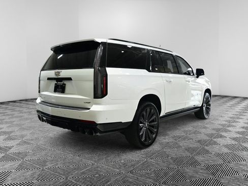 Used 2025 Cadillac Escalade ESV V image 5