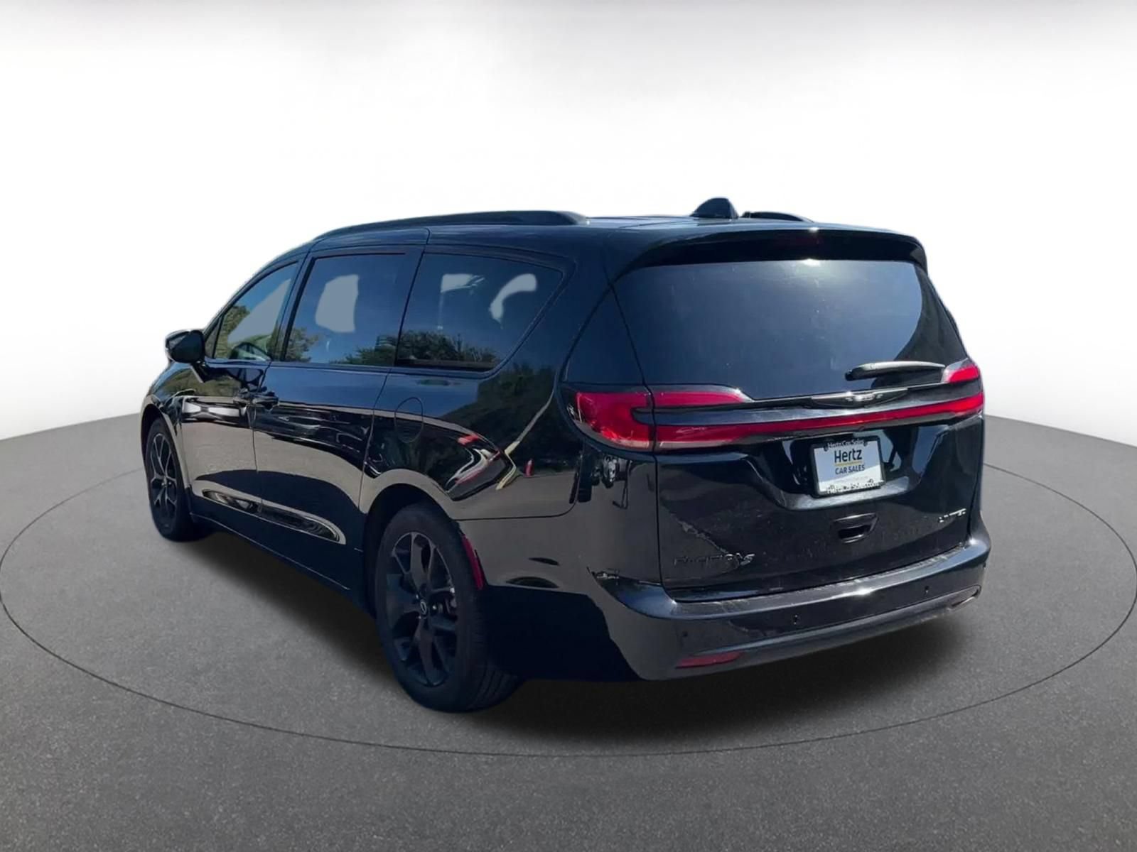 Used 2025 Chrysler Pacifica Limited FWD image 9