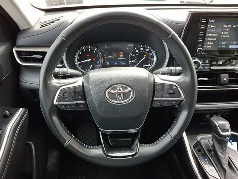 Certified 2021 Toyota Highlander XLE image 22