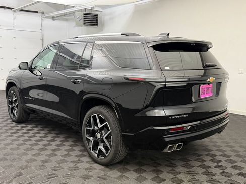 Used 2025 Chevrolet Traverse High Country FWD image 3