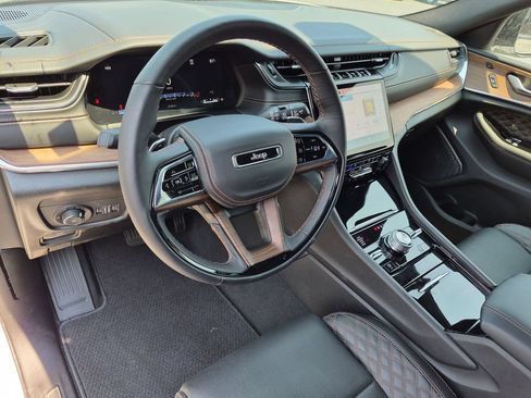 Used 2024 Jeep Grand Cherokee L Summit w/ High Altitude Package AWD/4WD image 10