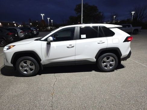 New 2025 Toyota RAV4 XLE image 4