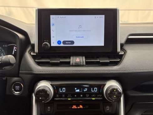 Used 2025 Toyota RAV4 XLE FWD image 35