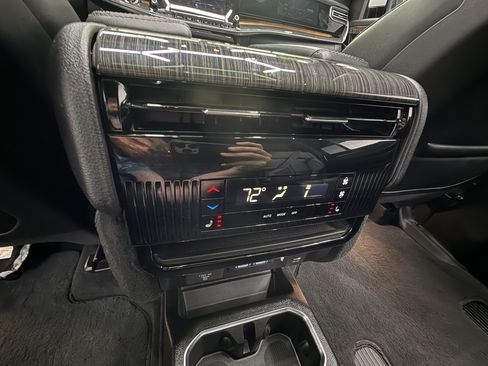 Used 2022 Jeep Wagoneer Series III w/ Premium Group I image 27