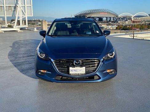 Used 2018 MAZDA MAZDA3 Grand Touring w/ Premium Equipment Package FWD image 3