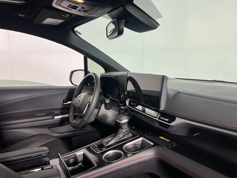 Used 2025 Toyota Sienna XSE image 31