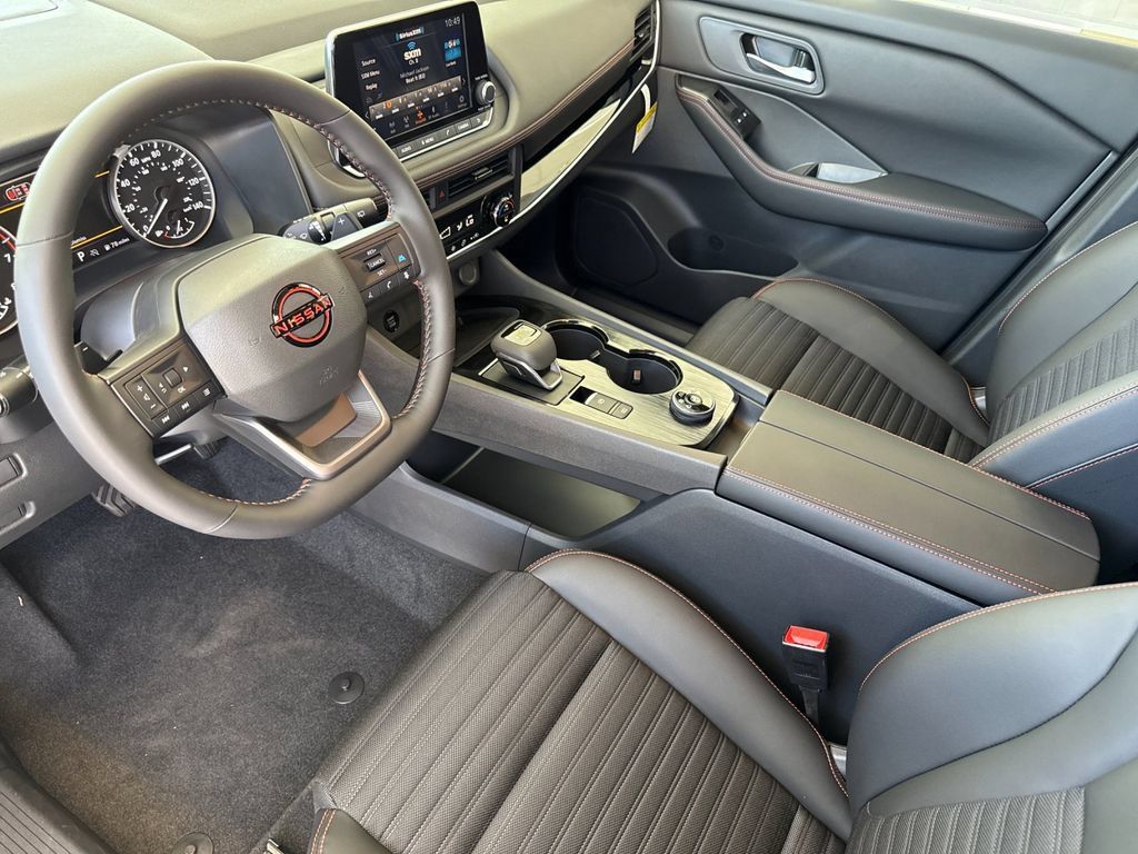 Used 2026 Nissan Rogue SV AWD/4WD image 9