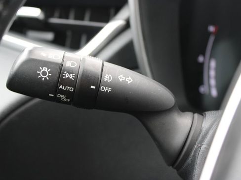 Used 2024 Toyota Corolla Cross XLE image 36