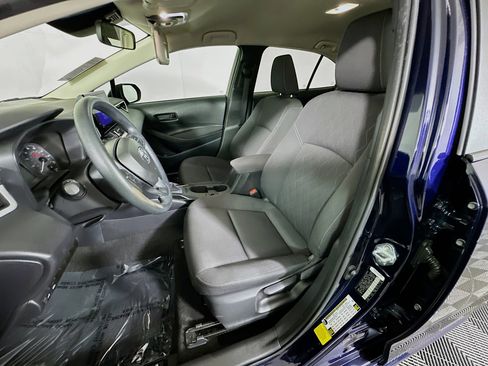 Used 2025 Toyota Corolla LE FWD image 12