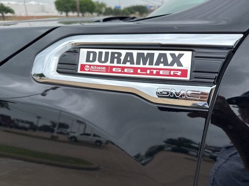 Used 2022 GMC Sierra 2500 Denali w/ Denali Black Diamond Edition AWD/4WD image 11