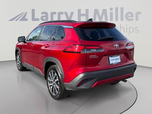 Used 2025 Toyota Corolla Cross XLE AWD/4WD image 3